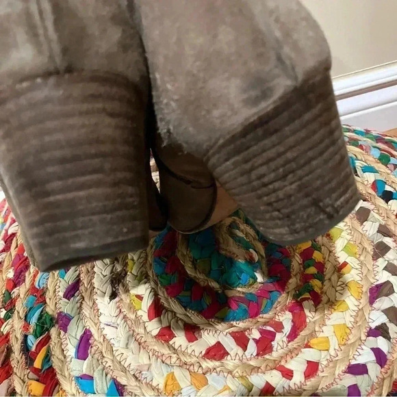 Aquatalia taupe  suede leather ankle boots - Picture 5 of 7